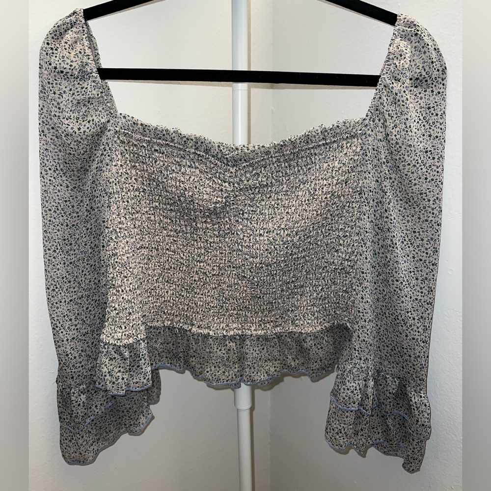 Crop with flowy sleeves